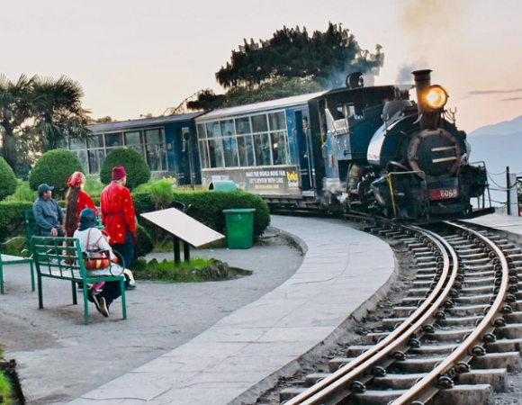 Discover Darjeeling : Top 10 Experiences & More